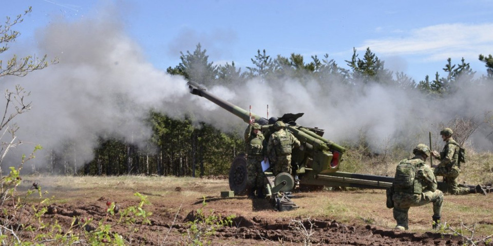 Grmi, seva pa se zemlja trese! Ovako srpska artiljerija "preorava" Pasuljanske livade (FOTO)