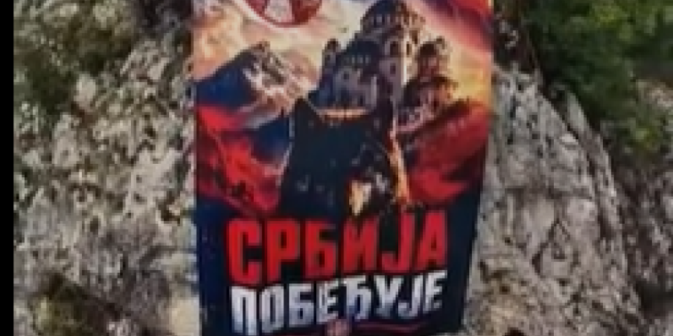 Probuđeni Čačak: Transparent "Srbija pobeđuje" - jasna podrška Vučiću! (VIDEO)