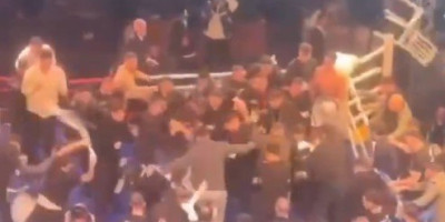 (UZNEMIRUJUĆE) Strašno, jezivo... Ovakav linč nikad nismo videli u sportu - 100 ljudi tuklo 3 čoveka!