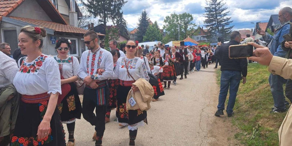 Prvomajska fešta na Miroču! U istoimenom selu tradicionalni Jorgovan fest okupio i staro i mlado