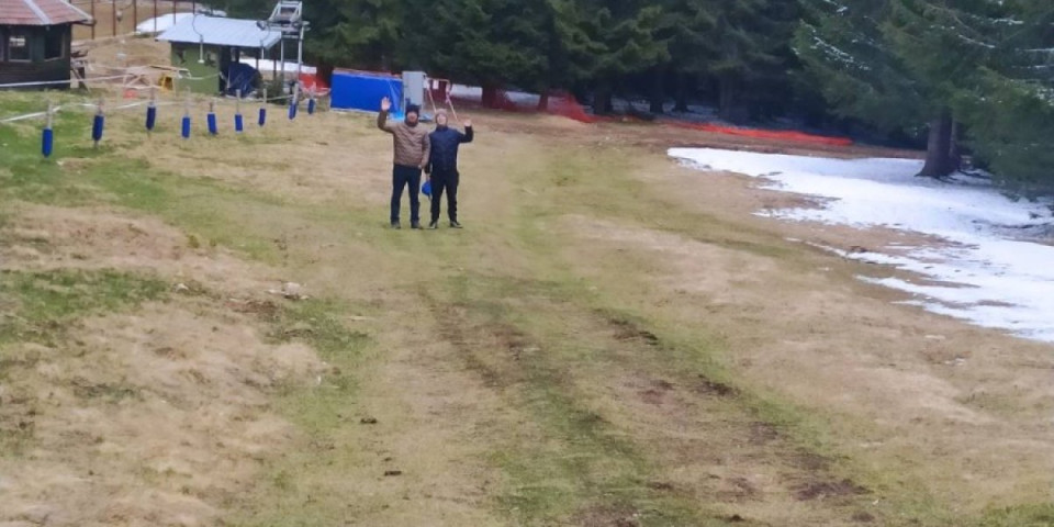 Ništa od praznovanja! Ovaj deo Srbije prekriven snegom (FOTO)