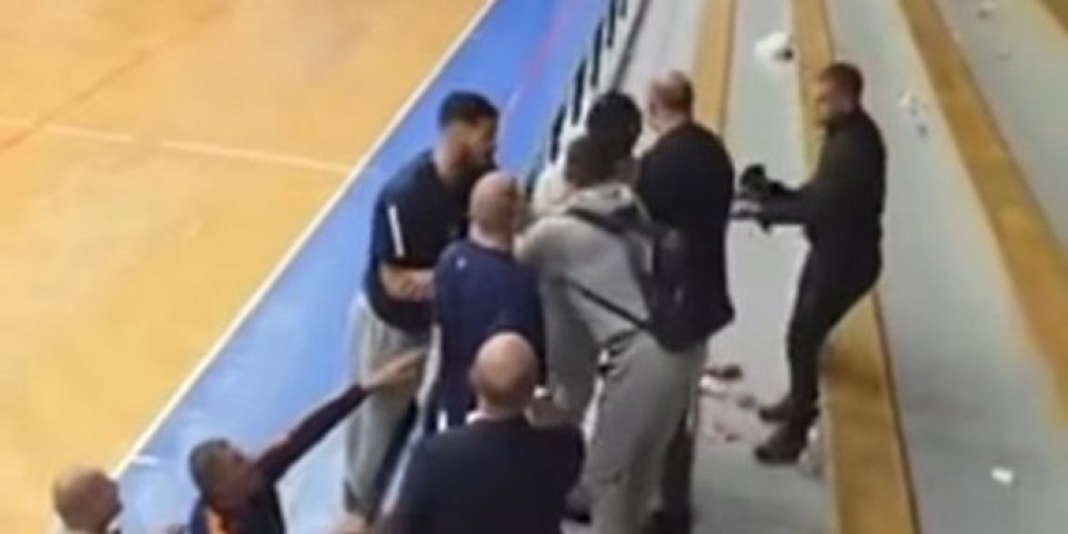 Doći ću u Beograd da ti je*em mater! Kalinić se tukao i sa publikom (VIDEO)
