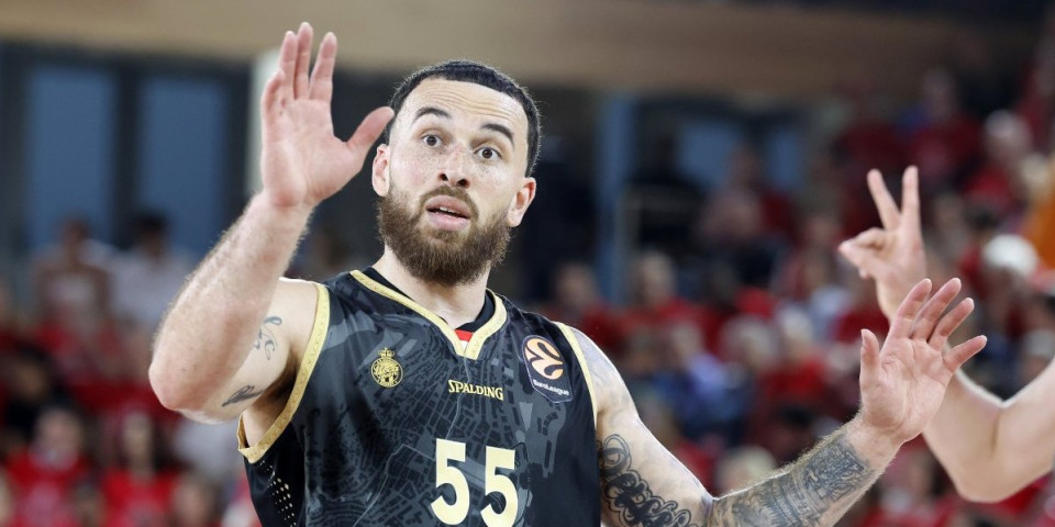 Režirao skandal, pa se oglasio: Majk Džejms poslao poruku nakon isključenja