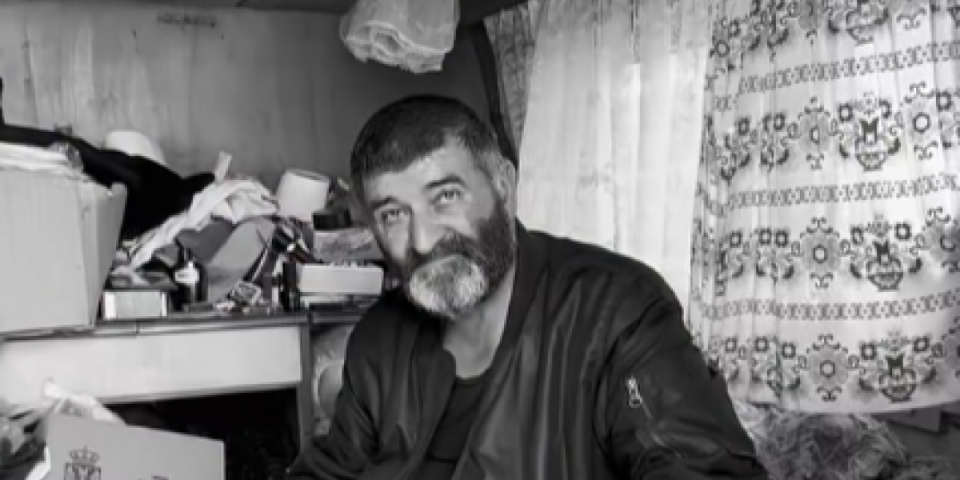 Srbija u suzama: Preminuo Mile koji je spavao u kontejneru – podigli mu kuću, ali nije stigao da prespava ni noć!