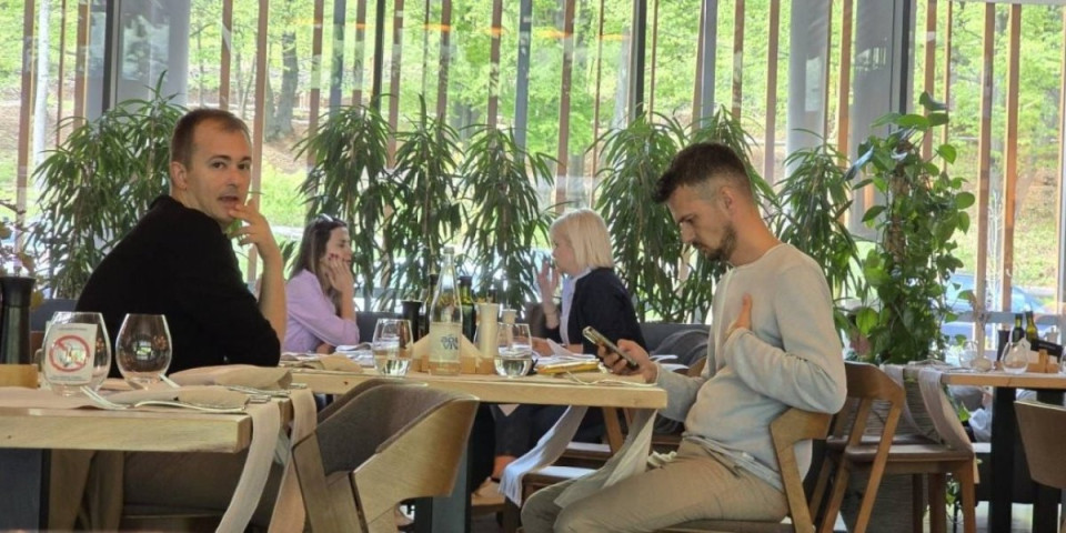 GOSI služba uhvatila Savatovića: Baškari se u društvu nepoznatog muškarca u jednom od najskupljih hotela! (FOTO)