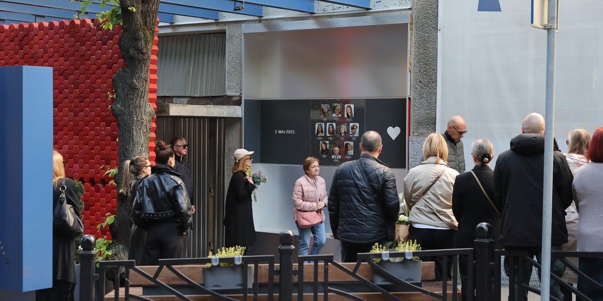 Odavanje poćasti žrvama masakra u RRibnikaru