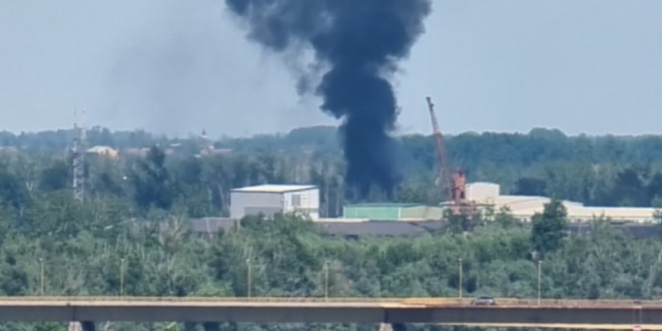 Panika u Bačkoj Palanci: Zapalila se deponija, širi se gust crni dim (FOTO)