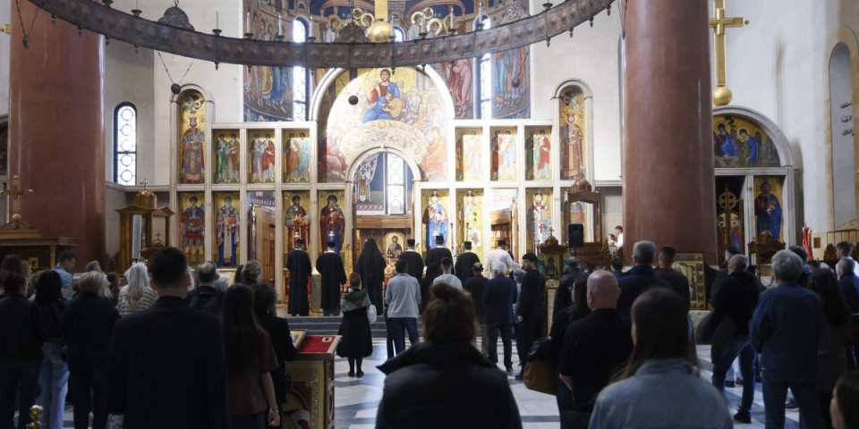 Pomen žrtvama masakra u crkvi Svetog Marka: Tuga ujedinila porodice i prijatelje (FOTO)