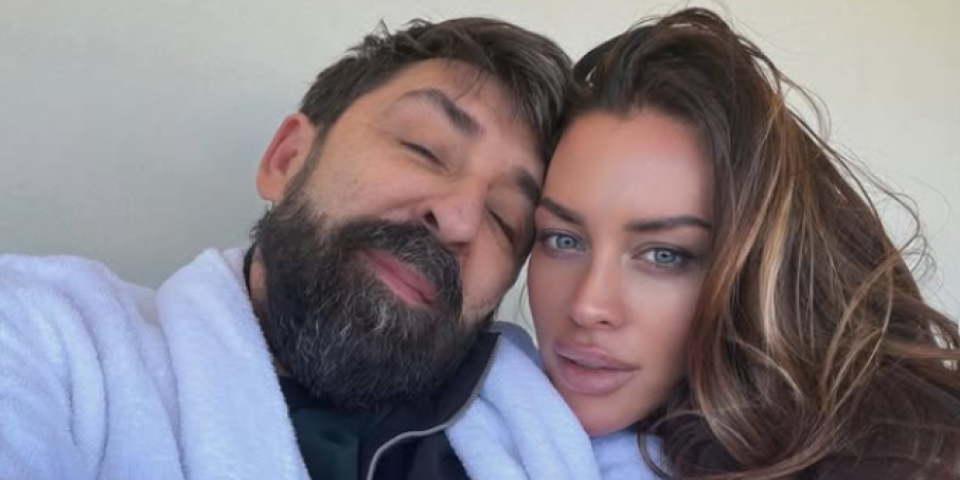 Žena Ognjena Amidžića pokazala svoj primerak, svi se smeju: "Ovo je moj"