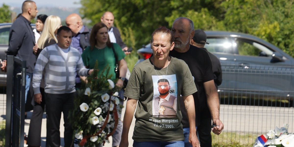 Roditelji u suzama
