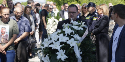 Odao počast žrtvama! Predrag Mijatović na pomenu u Malom Orašju (FOTO)