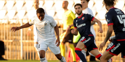 Au, kakav gol Sisoka sa 25 metara: Čukarički smanjio zaostatak protiv Zvezde