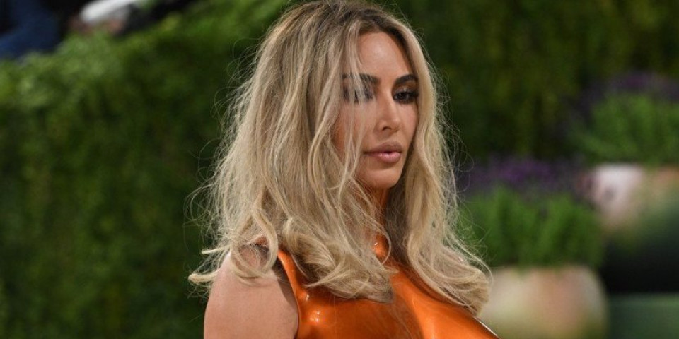 Kim Kardašijan našiljila grudi: Vulgarna pojava starlete - skoro pa gola (FOTO)