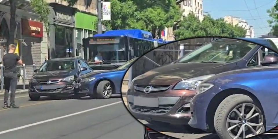 Drama u centru Beograda: "Bmw" se zakucao u "opela", saobraćaj u totalnom kolapsu (VIDEO)
