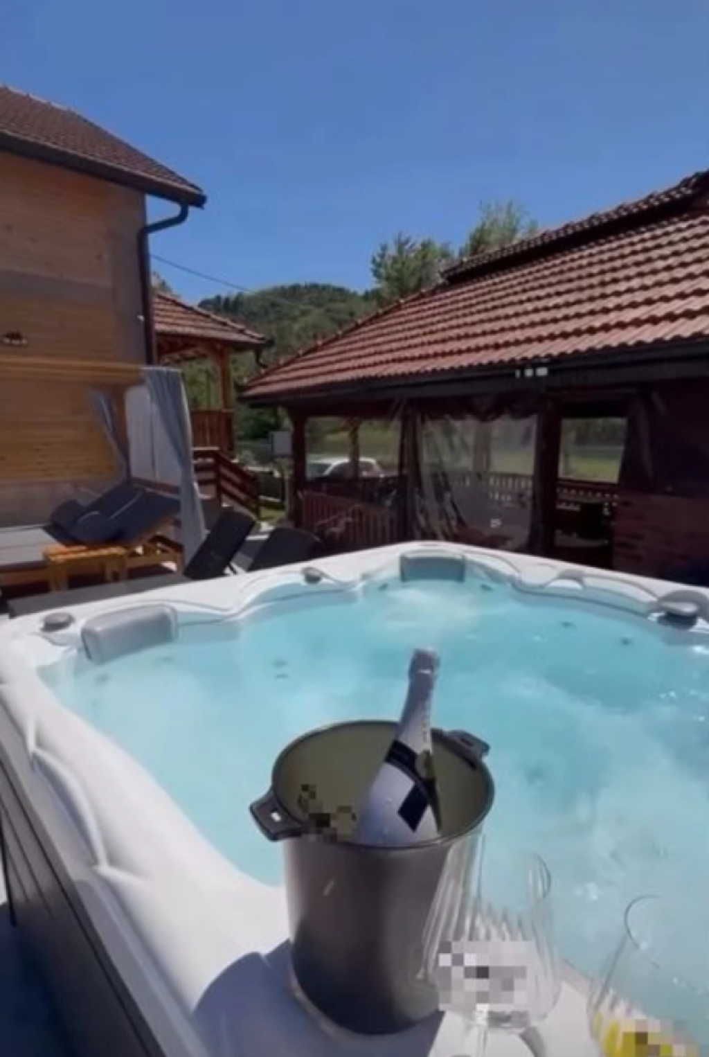 Svi bruje o raskidu sa Kristijanom, a ona se brćka: Sa kim se sad to baškari Kristina?