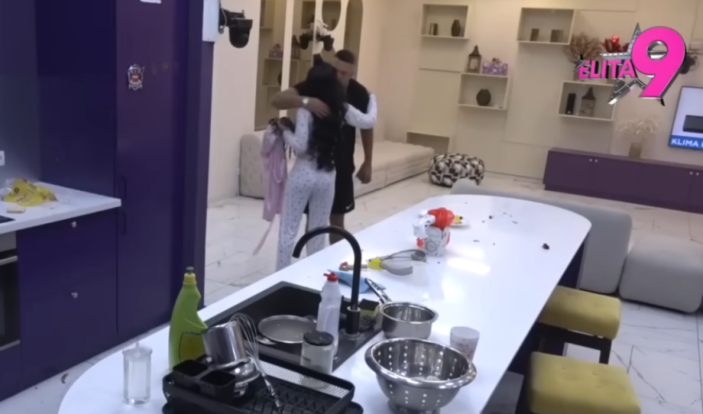 Pao poljubac! Stanija udarila kontru Maji, pozeleneće od muke zbog Kazanove (VIDEO)