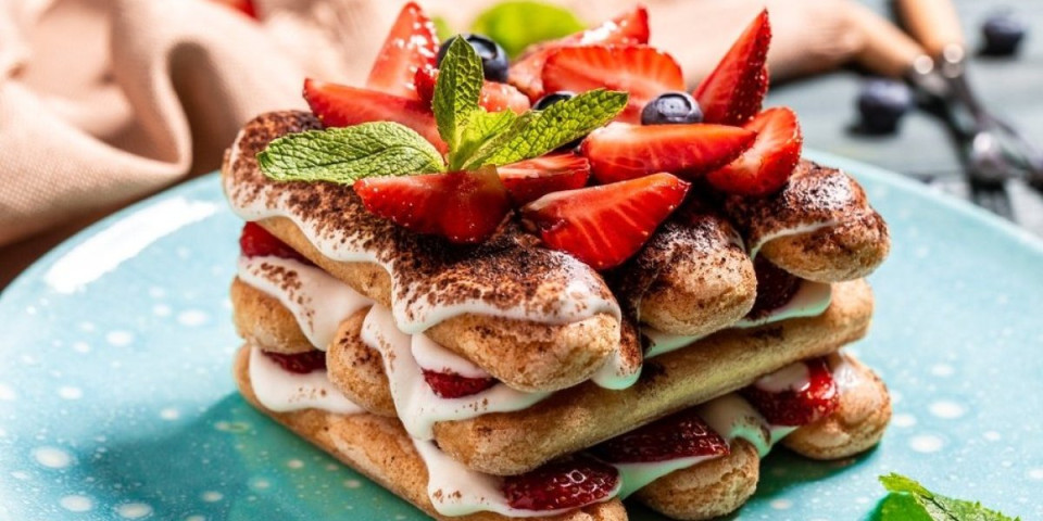 Tiramisu sa jagodama: Desert koji sve obara sa nogu, a lako se sprema