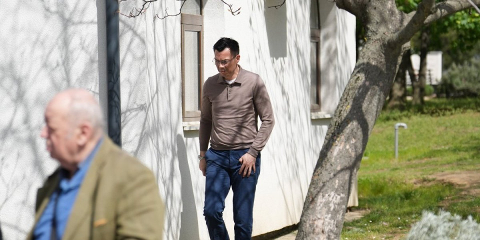 Homoseksualac, narkoman i alkoholičar! Poznati pevač krije mračnu prošlost