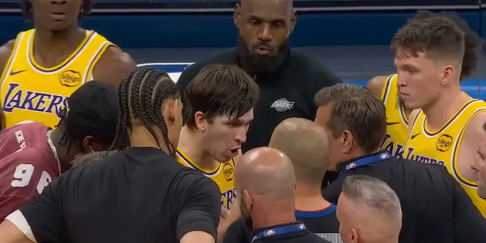 (VIDEO) Košarkaši Lejkersa ušli u žestok obračun sa sudijama: Nastao opšti haos, ovo se retko viđa u NBA