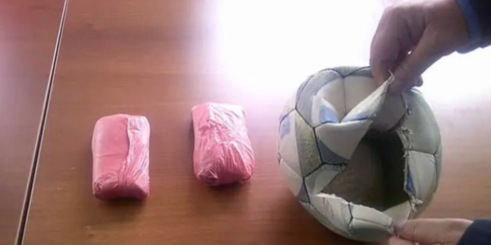 Službenici zatvora u Mitrovici sprečili krijumčarenje u fudbalskim loptama: Kad su videli šta je unutra, ostali su u čudu!