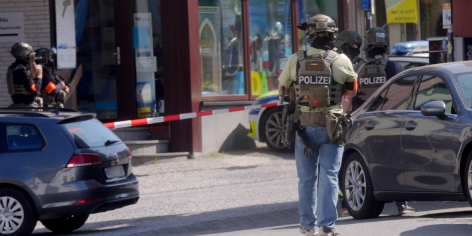 Talačka kriza u banci u Nemačkoj! Helikopteri kruže iznad grada, oglasila se policija!