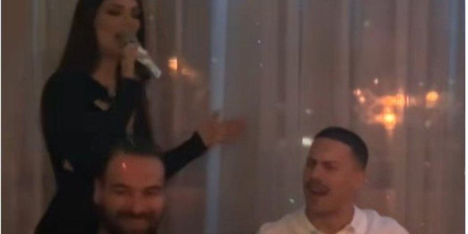 Isplivao snimak Bake Praseta sa poznatom pevačicom: Daje joj pare, ovakvog ga niko nije video