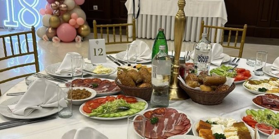 Na trpezi od ptice mleko! Mirko Kodić slavi ćerkino punoletstvo, zavirite na gala slavlje (FOTO/VIDEO)