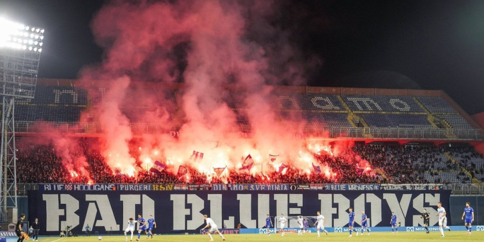 (VIDEO) Gori "Maksimir"! "Torcida" zapalila čuvenu zastavu "bed blu bojsa" uoči derbija, haos u Zagrebu