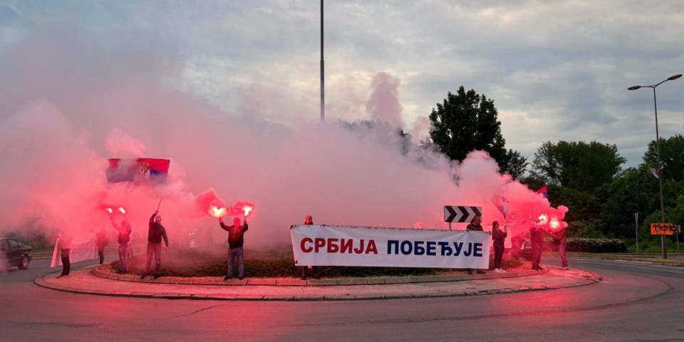 Srbija pobeđuje i u Zrenjaninu! Blokaderi kao pokisli miševi, pokupili prnje i otišli (FOTO/VIDEO)