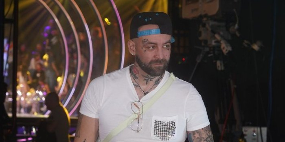 Skandal! Poznata pevačica prevarila muža sa rijaliti učesnikom - Otkriveni svi detalji: "Radila je to sa mnogima..."
