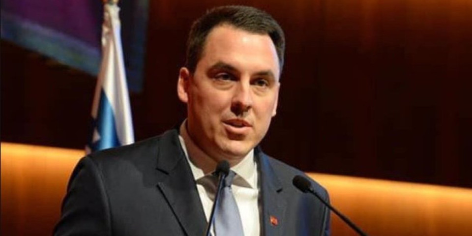 Drama u regionu! Teretana, asfalt i uvrede na račun Amfilohija: Isplivala prepiska bivšeg gradonačelnika Podgorice i vođe "Grand klana"