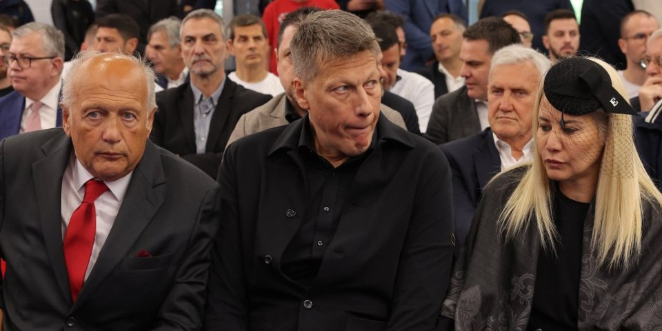 Ko je sin Vladimira Cvetkovića? U crnini došao na sahranu oca, bivši košarkaš, igrao u timu Nikole Jokića...