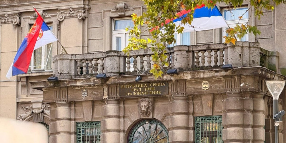 Patriotski potez Niša! Zastave Srbije biće istaknute ispred svih škola