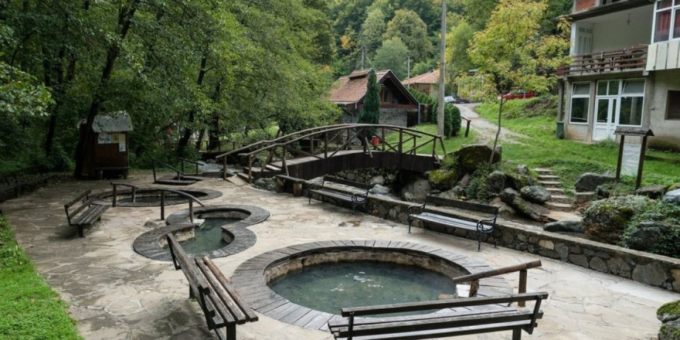 Misterija na najvišoj tački Srbije: Ima 37 izvora i vrelih 69 stepeni, skriveno zlato kralja, a cena smeštaja je šok za sve!