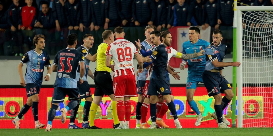 Gori na "Lagatoru": Arnautović u klinču sa fudbalerima Vojvodine! Umalo nova tuča (VIDEO)