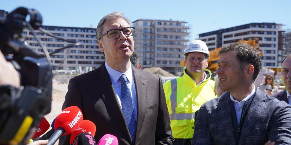 Vučić odgovara na pitanja novinara: Pratite iz minuta u minut