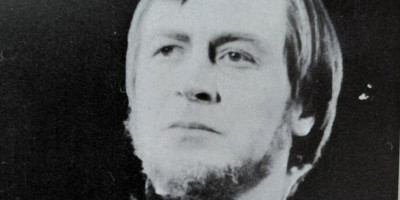 Dušan Simić, nekadašnji prvak i direktor Baleta Narodnog pozorišta u Beogradu, kao i jedan od najistaknutijih domaćih baletskih pedagoga, preminuo je 13. maja u Beogradu u 75. godini.