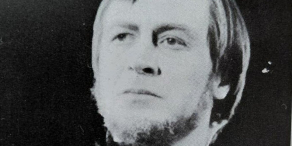 Umro Dušan Simić