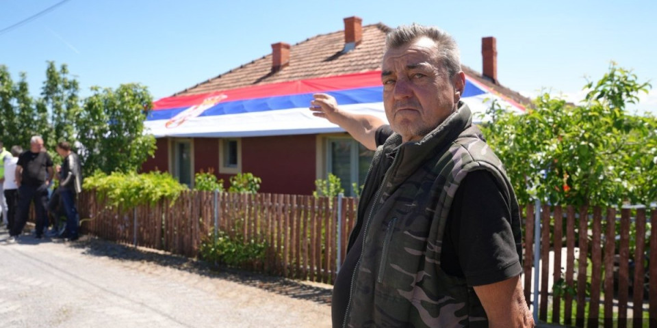 Razvili srpsku trobojku od 33 metara: Evo kojim povodom (VIDEO)