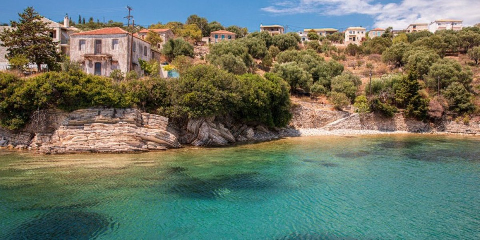 Lefkada ima tajnu koji mnogi ne znaju: Ostrvo Kastos je raj bez automobila i gužve, a ručak je uvek "tek upecan"