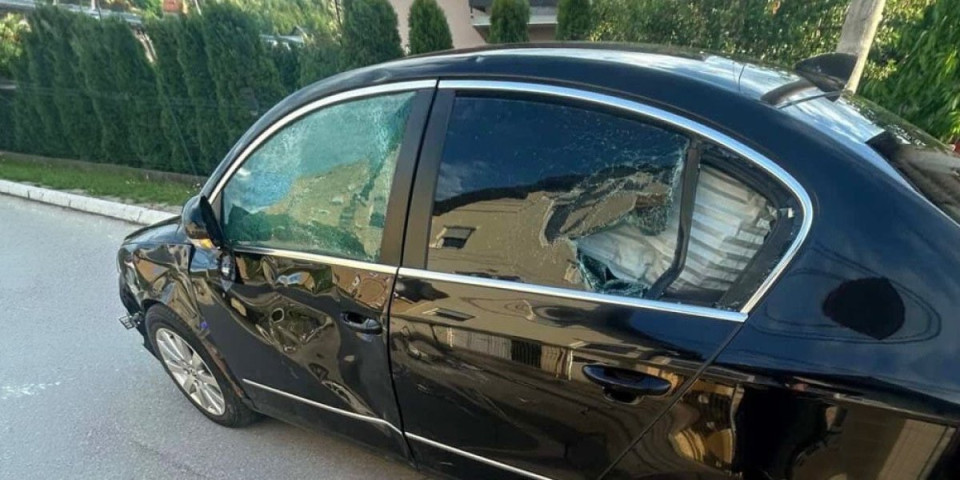 Stravičan udes u Čačku: Dvojica dečaka električnim trotinetom udarila u vozilo, hitno prebačeni u bolnicu