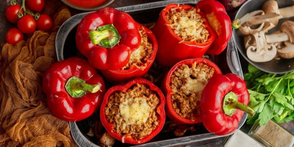 Zapečene punjene paprike: Recept koji osvaja sve za trpezom