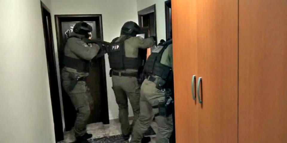 Uhapšen kamataš: Davao novčane pozajmice, pa otimao stanove, placeve i vozila (FOTO/VIDEO)