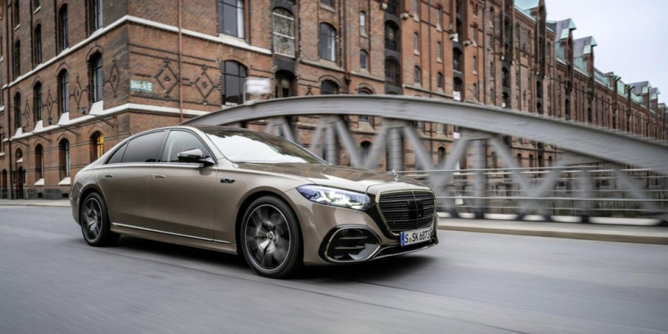 Mercedes osvežio S-klasu sa 2.700 promena: Košta kao stan, a nećete verovati koliko litara troši ova zver od 435 konja!