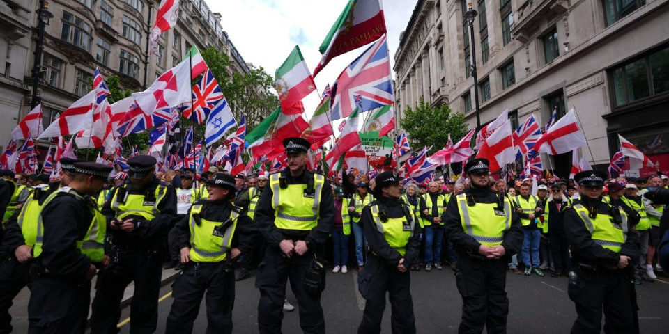 Opsada Londona, Englezi ustali protiv vlade: Stotine hiljada ljudi krenule ka Dauning stitu! (VIDEO)