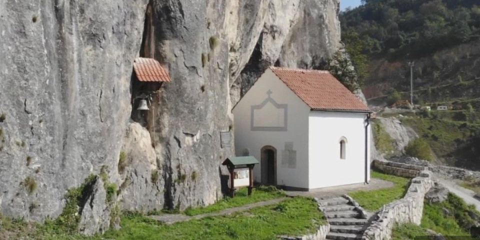 Svetogrđe! Vandali oskrnavili crkvu kod Hadži Prodanove pećine, pa se krili ali su se grdno prevarili