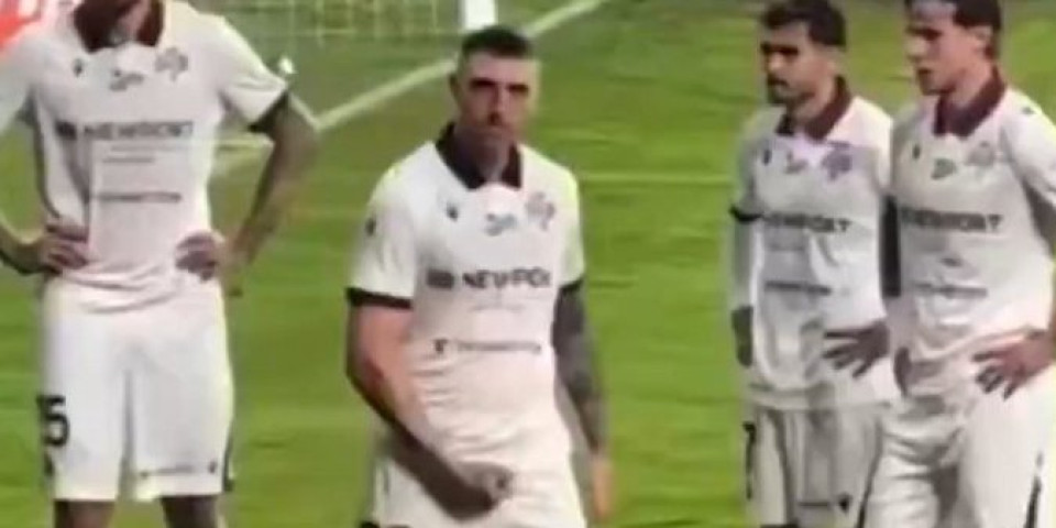 Sramotne scene u Poljskoj! Fudbaler se hvatao za "onu stvar" i izazvao haos na tribinama