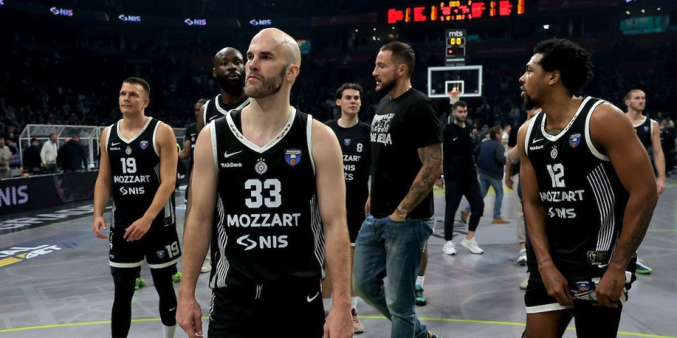 Jaooo muko moja, ovi nisu normalni... Navijači Partizana umalo završili u bolnici