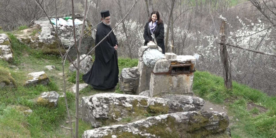 „Šuplji kamen“ postao simbol vere: Zahvaljujući ovoj legendi svake godine privlači sve više vernika (FOTO)