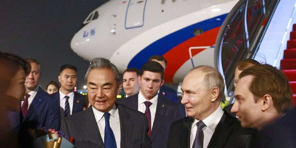 Trese se planeta! Putin sleteo u Peking